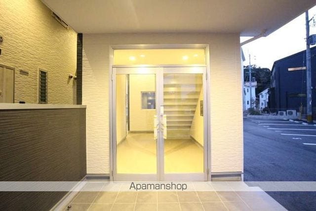 オリエンタルコート加布里駅前の玄関写真