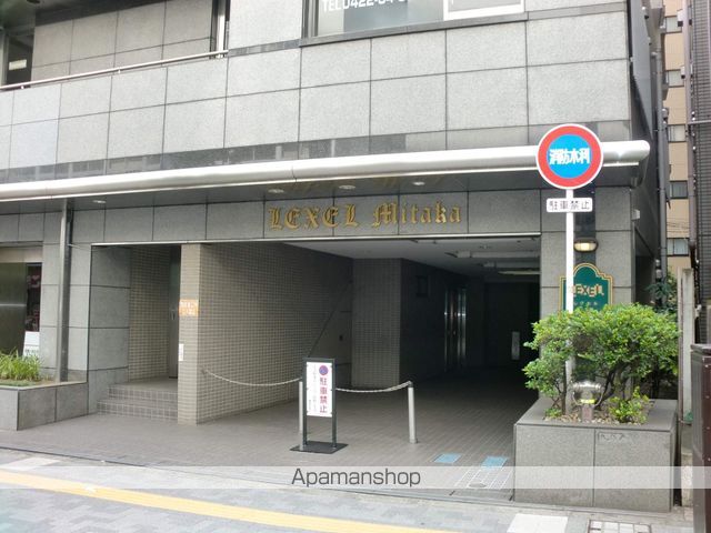 レクセル三鷹の玄関写真