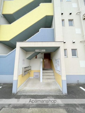 サンコーポラス高岡1棟の玄関写真