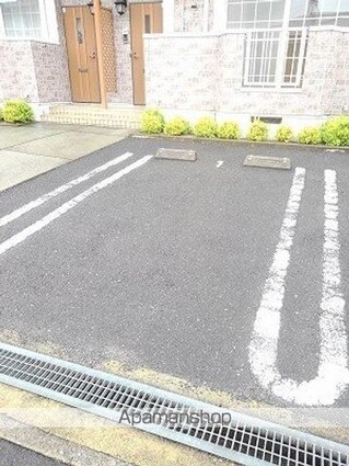 レガシーガーデンⅡ[2DK/44.34m2]の駐車場