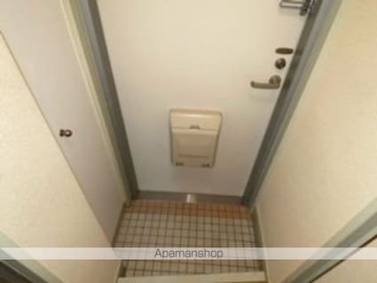 レオパレスエステート千舟[2K/32.4m2]の玄関1