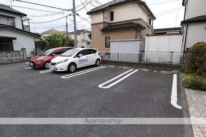 ルーツ[2LDK/57.02m2]の駐車場