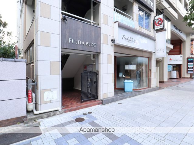 藤田ビルの玄関写真