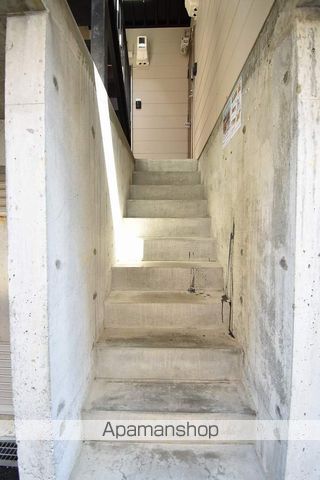 西宮の沢2ー1APの玄関写真