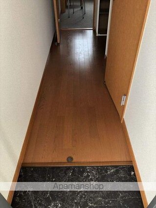 レオパレスセントラル島崎[1K/20.28m2]の玄関