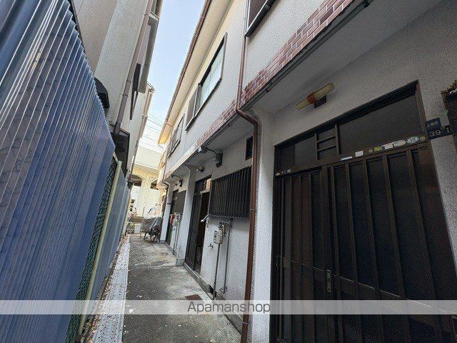 上島町テラスハウス真ん中の外観写真