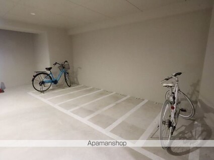 Ｄ－アパートメント泉[1LDK/50.08m2]の駐車場