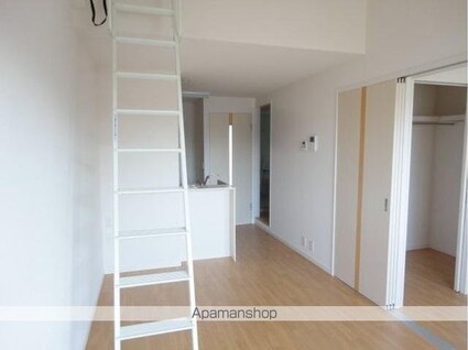 プティスール空港通り　[1LDK/36m2]のリビング・居間