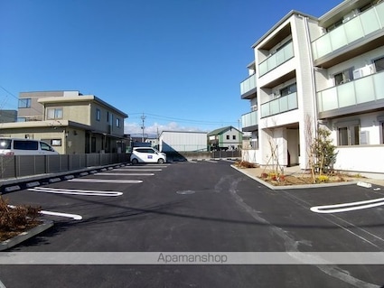 べレオ・ぺリファニア[1SLDK/53.69m2]の駐車場