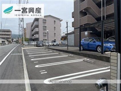 ロイヤル・ステージ樽味[1LDK/43.44m2]の駐車場