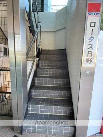 ロータス日野の玄関写真