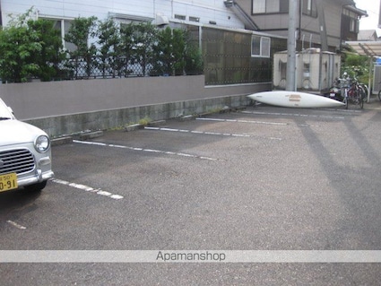 グランエクレール[1K/21m2]の駐車場1