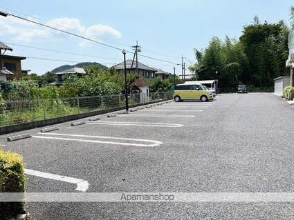 Ｃｈｅｒｒｙ　ｔｒｅｅ[1LDK/45.81m2]の駐車場1