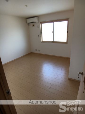 リビングタウン古川西 D棟の内装写真