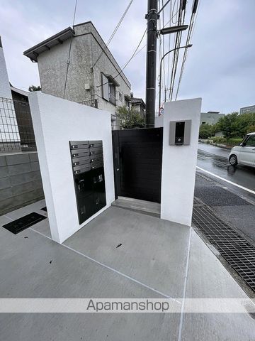 NEST市ヶ尾の玄関写真