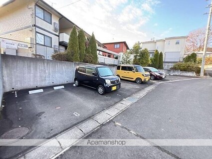 ディアコート加茂　Ａ・Ｂ[2DK/50.12m2]の駐車場