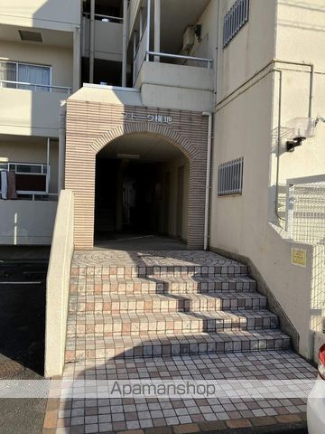 ストーク横地の玄関写真