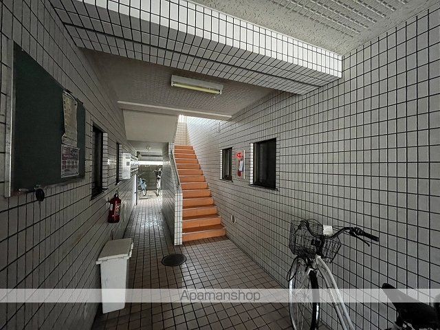 大松庚午ビルの玄関写真