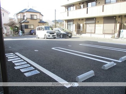 ファミールハイム　Ａ棟[2LDK/56.67m2]の駐車場
