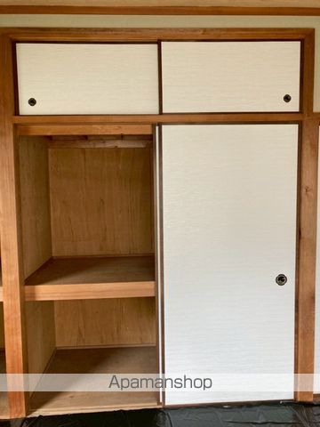 福山市 2階建 築32年の内装写真