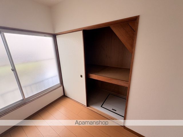 八幡市 2階建 築47年の内装写真