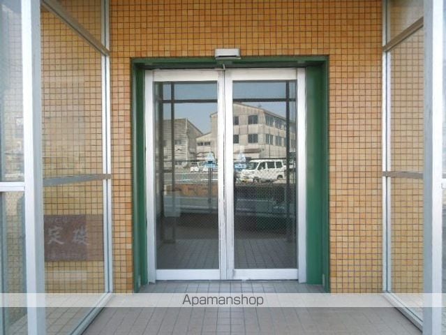 BANビルの玄関写真