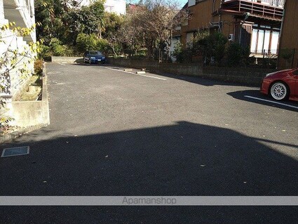 レオパレスヨロズヤＣ[1K/19.87m2]の駐車場