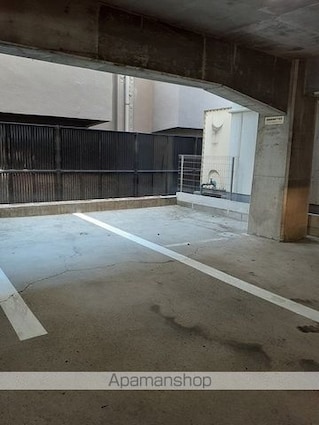 和歌山県和歌山市十二番丁[2K/53.3m2]の駐車場