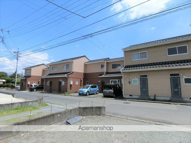 スクエアパークアパートメントIの外観写真
