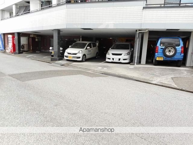 高知県高知市塩田町[1R/18.36m2]の駐車場3