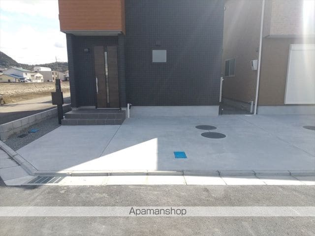 ヤマイチテラス西浜[3LDK/72.66m2]の駐車場1