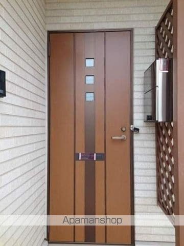 エルファロ A棟の玄関写真