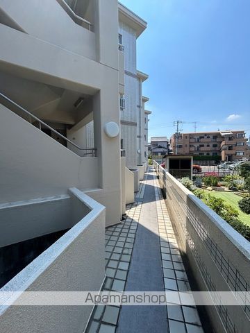 シルク壱番館の玄関写真