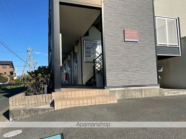 レオパレストルネード豊岡の玄関写真