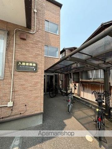 サンロイヤル白山浦の玄関写真