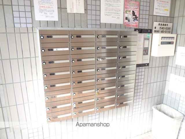 レオハイム春日山の玄関写真