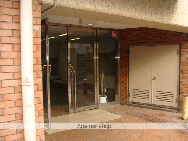 スカイコート大手町の玄関写真
