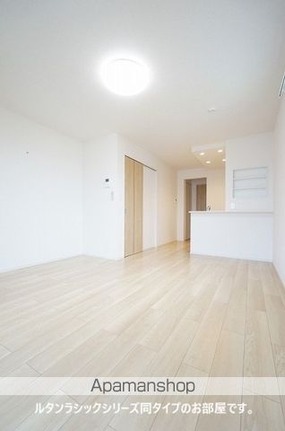 プロムネイド長井Fの内装写真
