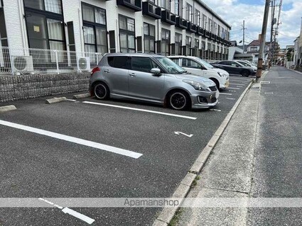 レオパレスフルール和[1K/19.87m2]の駐車場2