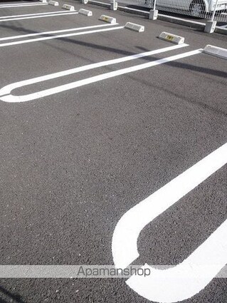 コンシェリアＢ[2LDK/57.19m2]の駐車場