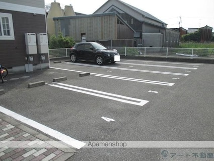 ボー・セゾン　Ｂ[2LDK/58.53m2]の駐車場