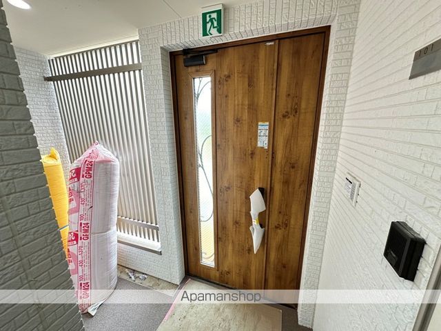 クリエオーレ郡津IIの玄関写真