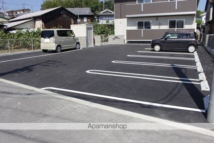 シャイン[1R/28.53m2]の駐車場