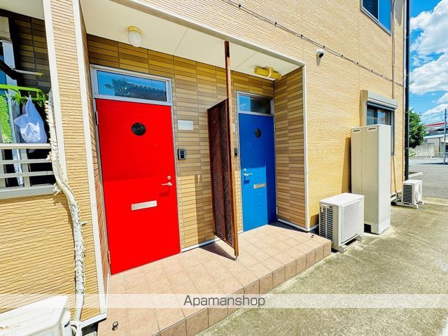 テネメントマルフクの玄関写真