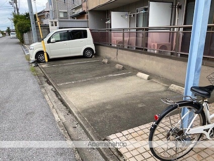 エルミナフラット南彦根[1K/21m2]の駐車場