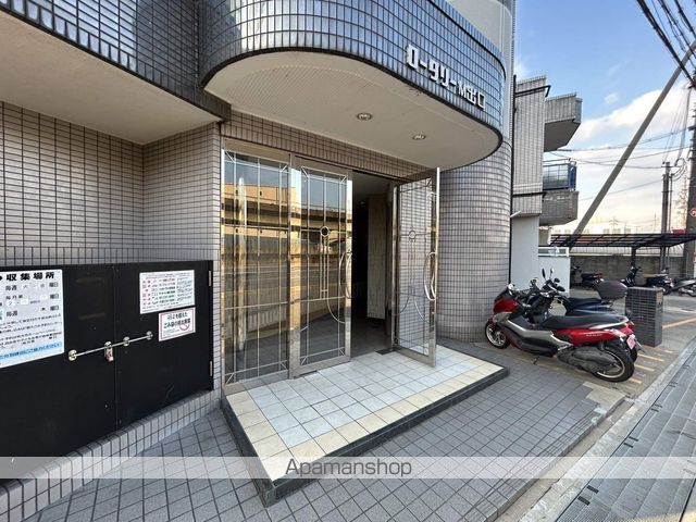 ロータリーマンション出口の玄関写真
