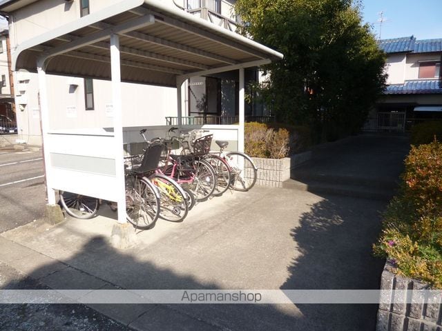 ファミーユKの玄関写真