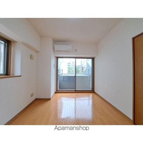 Y’sIZUMIの内装写真