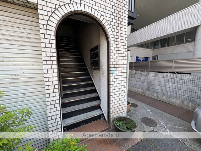 NIビルの玄関写真