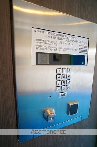 プラウドフラット武蔵小杉イーストの玄関写真